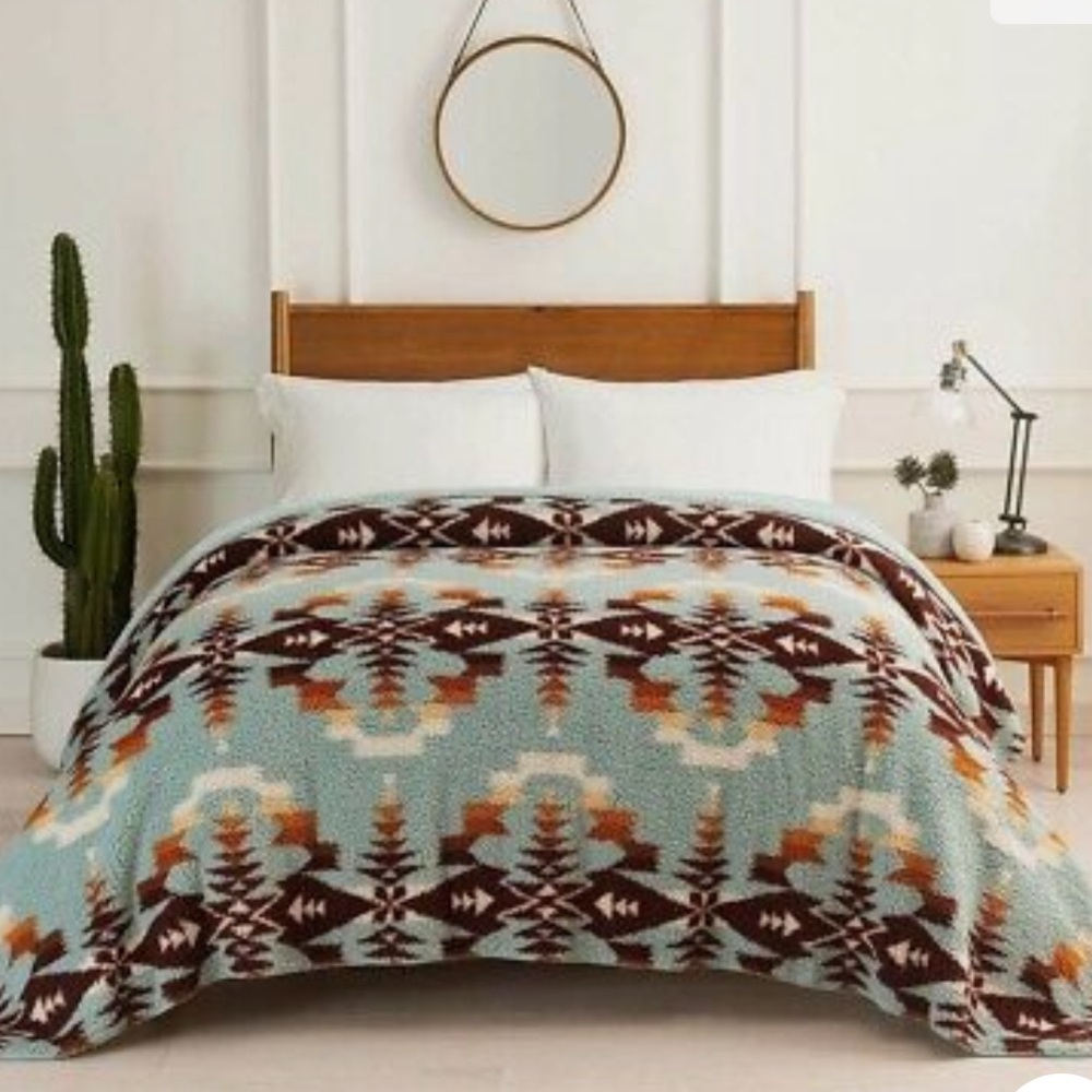 Brand New Queen Pendleton Sherpa Blanket💛